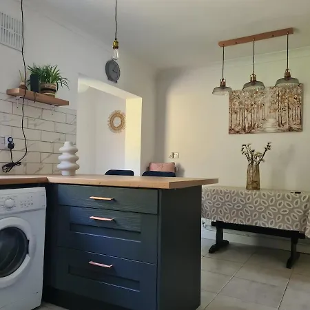 Ferienhaus Three Bed Cosy Townhouse Walking Distance To Town *