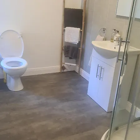 Three Bed Cosy Townhouse Walking Distance To Town Ferienhaus